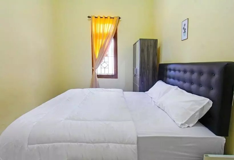 Hotelli Kemuning Guesthouse By Oyo