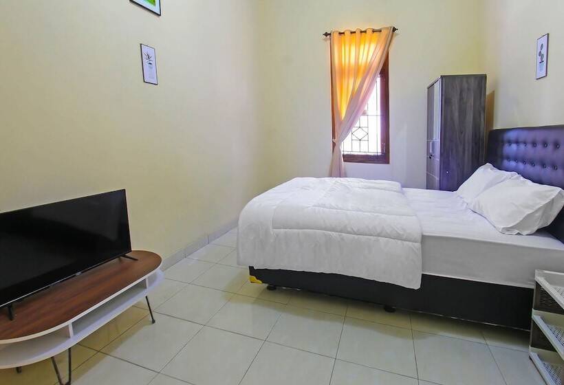 ホテル Kemuning Guesthouse By Oyo