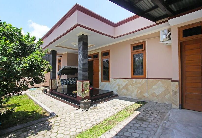 ホテル Kemuning Guesthouse By Oyo