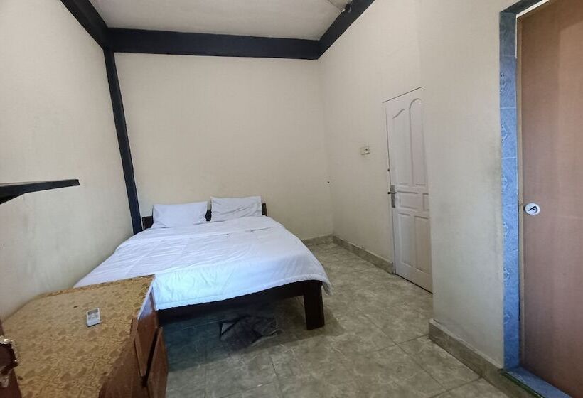 هتل Merah House By Oyo