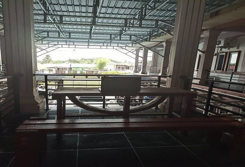 هتل Merah House By Oyo