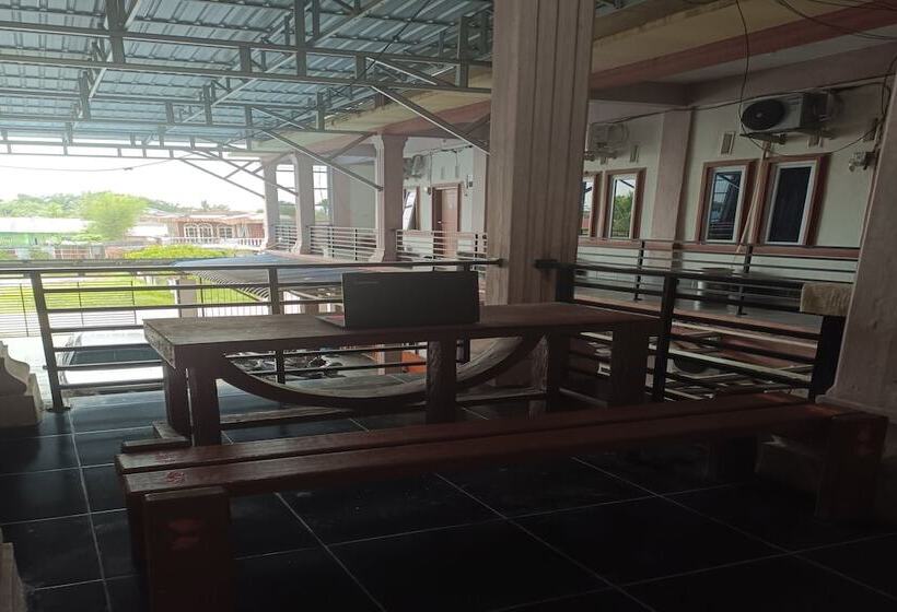 هتل Merah House By Oyo