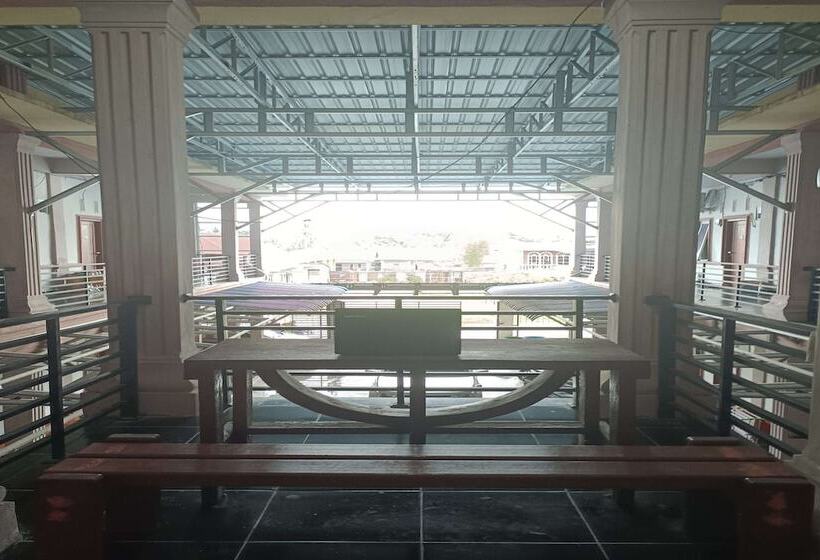 هتل Merah House By Oyo