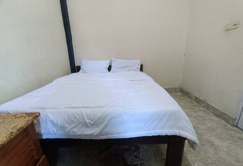 هتل Merah House By Oyo