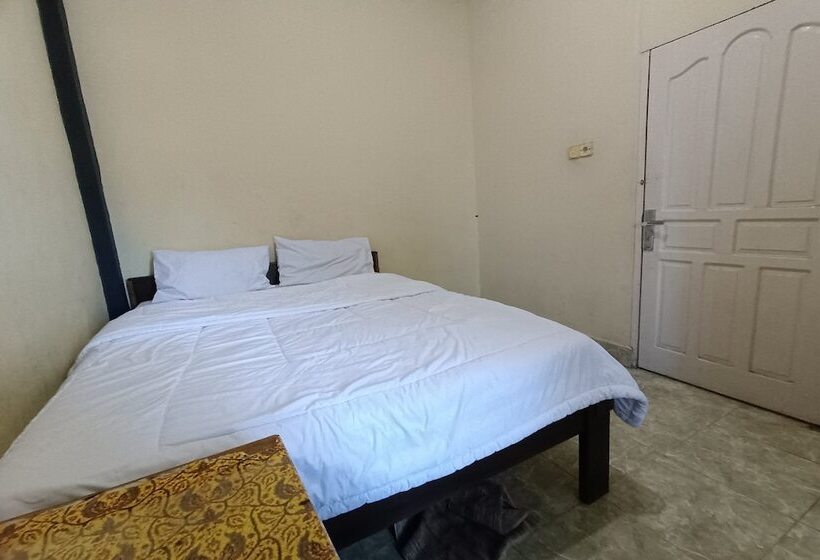 هتل Merah House By Oyo