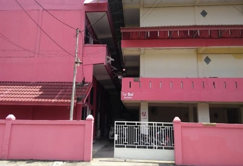 هتل Merah House By Oyo