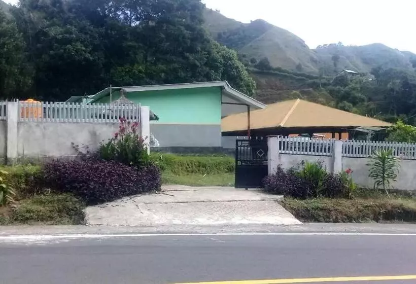 ホテル Spot On 91383 Green Forest Homestay