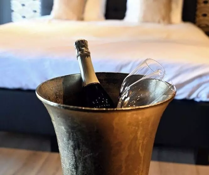 هتل Wapen Van Hengelo Residence Suites