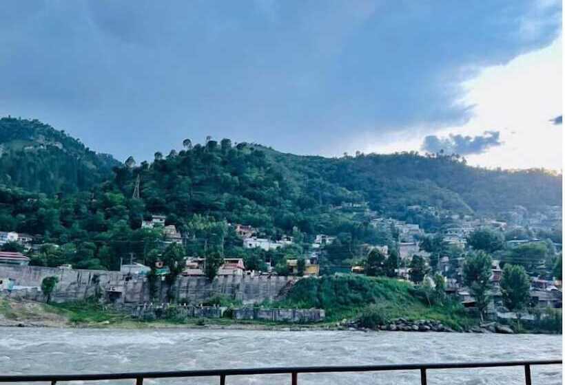 پانسیون River Vibes Guest House Muzaffarabad