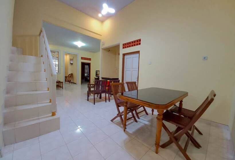 פנסיון Rumah Kost Nakula