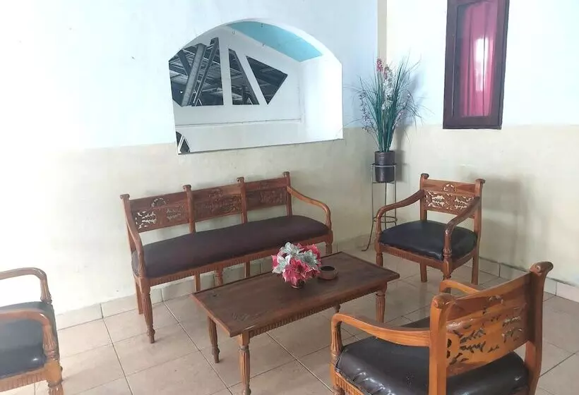 پانسیون Spot On 92776 Panorama House Near Lokon Camping Ground