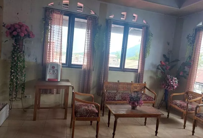 پانسیون Spot On 92776 Panorama House Near Lokon Camping Ground