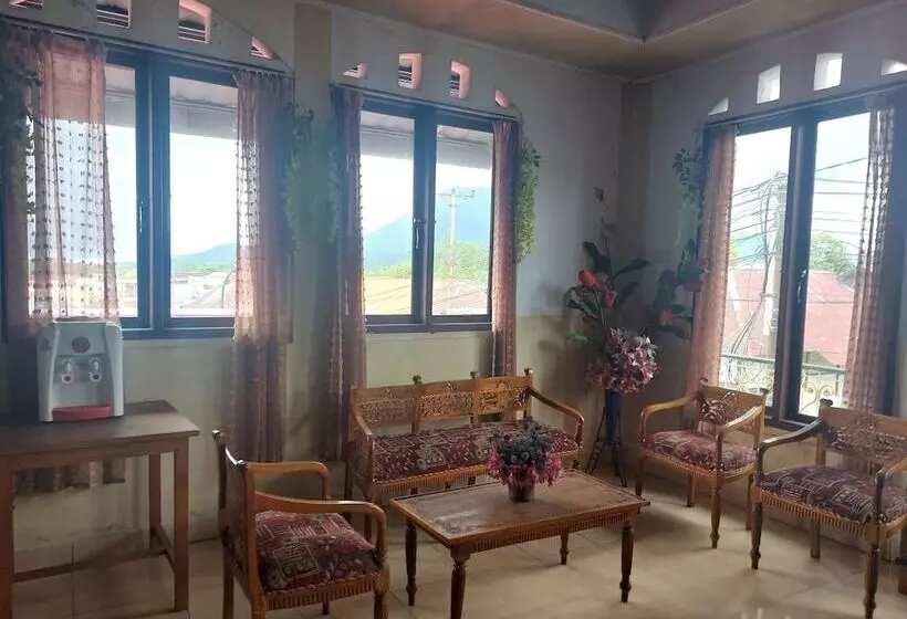 پانسیون Spot On 92776 Panorama House Near Lokon Camping Ground