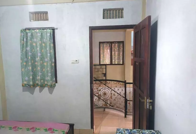 پانسیون Spot On 92776 Panorama House Near Lokon Camping Ground