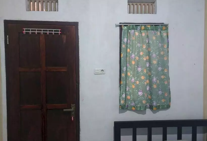 پانسیون Spot On 92776 Panorama House Near Lokon Camping Ground