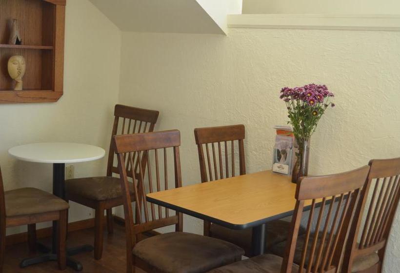 Holiday Lodge Motel Campground