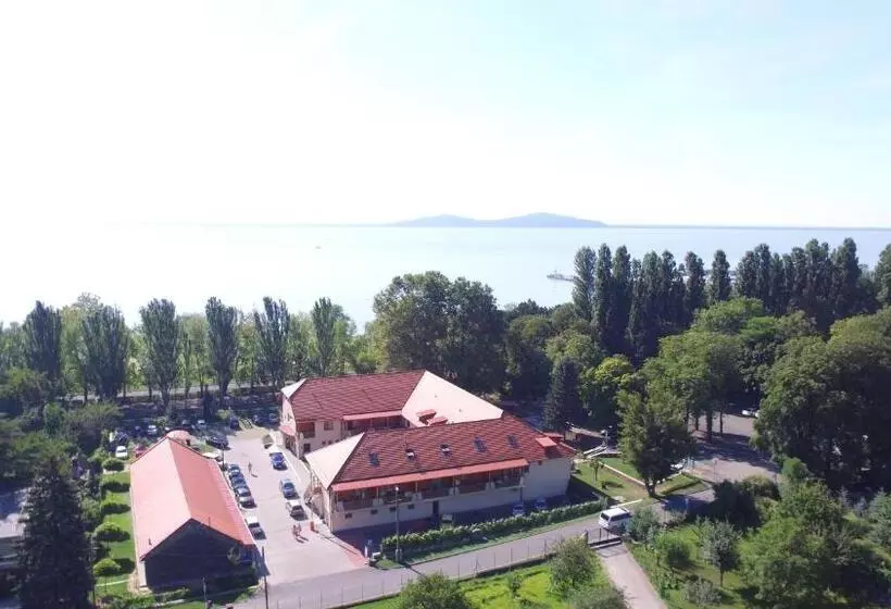 هتل Halászkert Badacsony