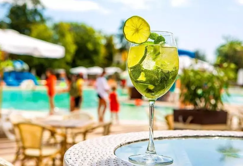 هتل Mera Resort