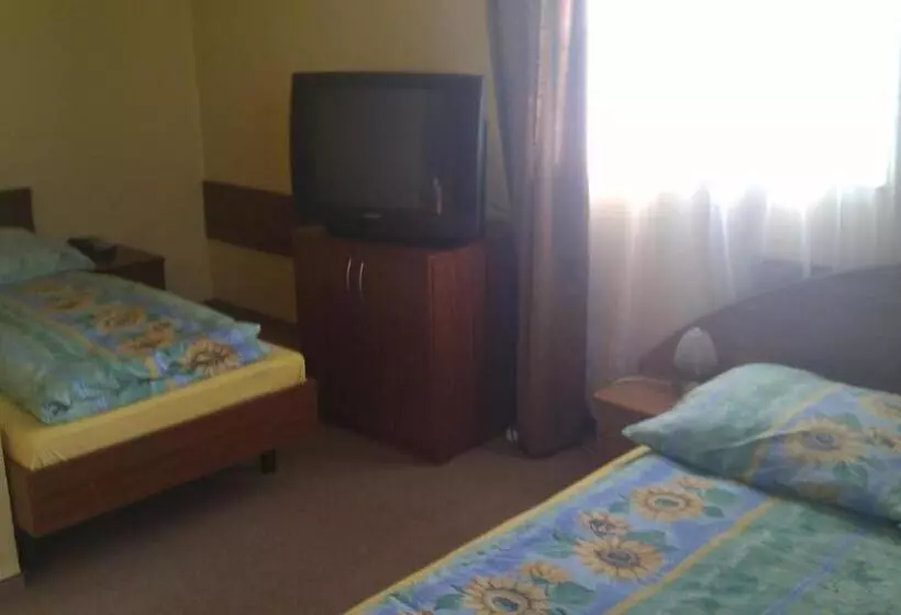 Hotelli Pod Dębami