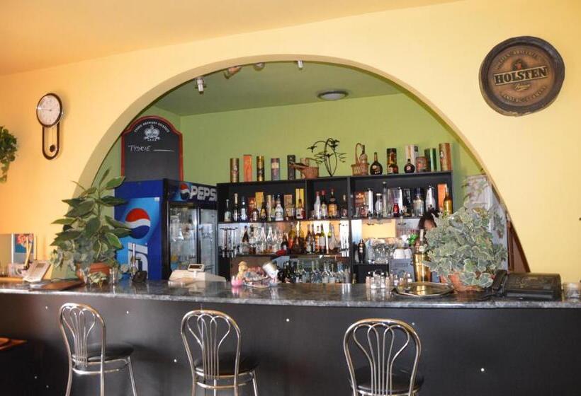 בית מלון כפרי Pod Dębami