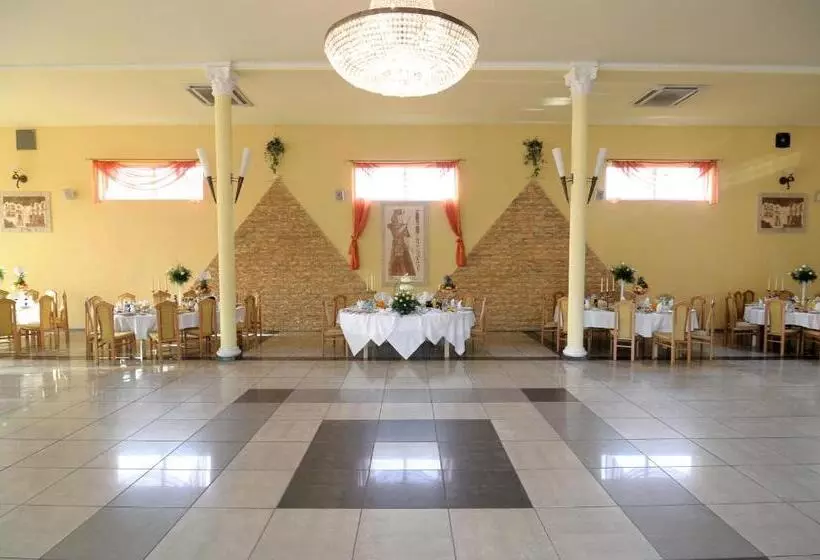 Hotelli Pod Dębami