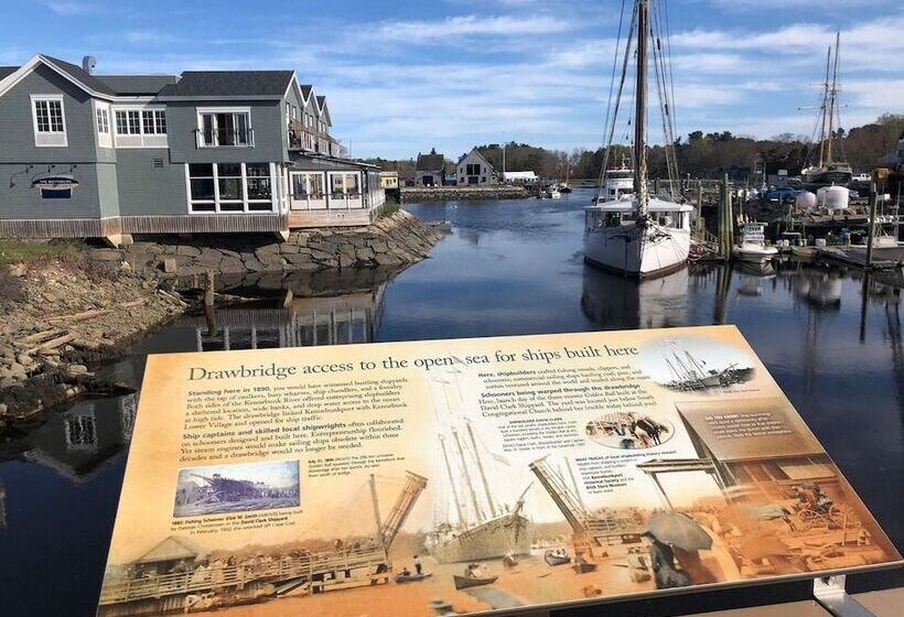 فندق Rhumb Line Resort