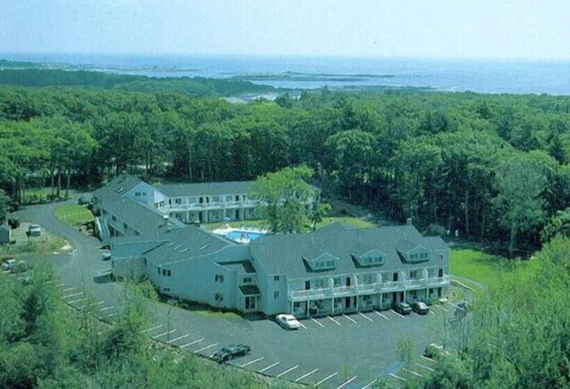 فندق Rhumb Line Resort