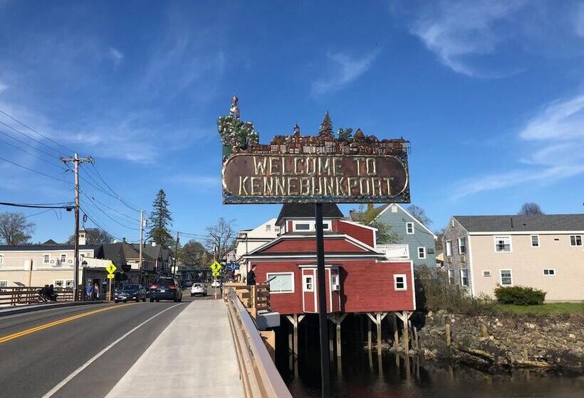 فندق Rhumb Line Resort