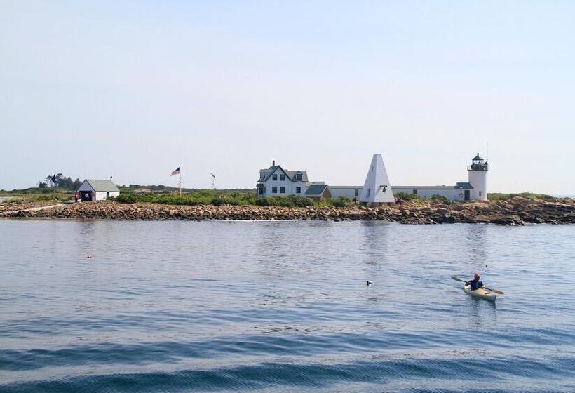 فندق Rhumb Line Resort