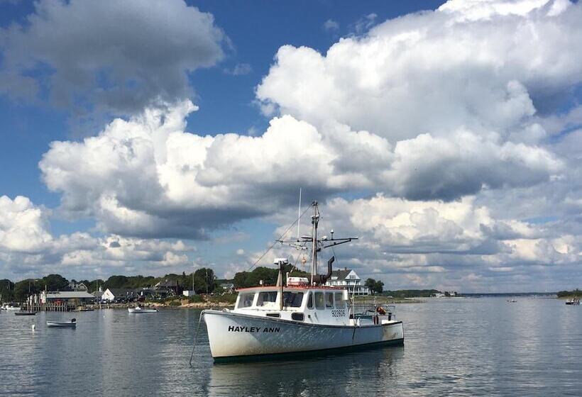 فندق Rhumb Line Resort