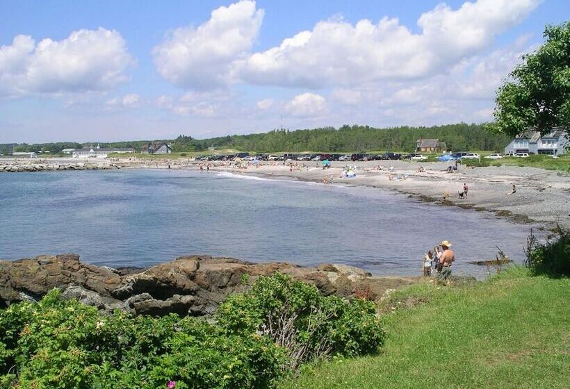 فندق Rhumb Line Resort