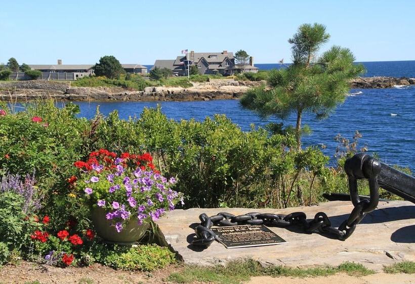 فندق Rhumb Line Resort