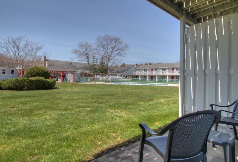 فندق Rhumb Line Resort