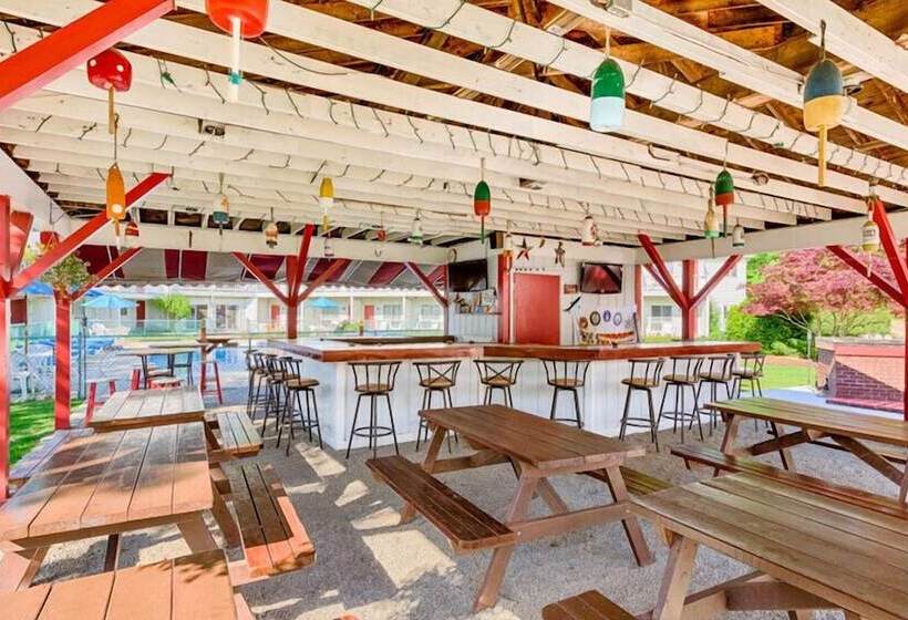 فندق Rhumb Line Resort