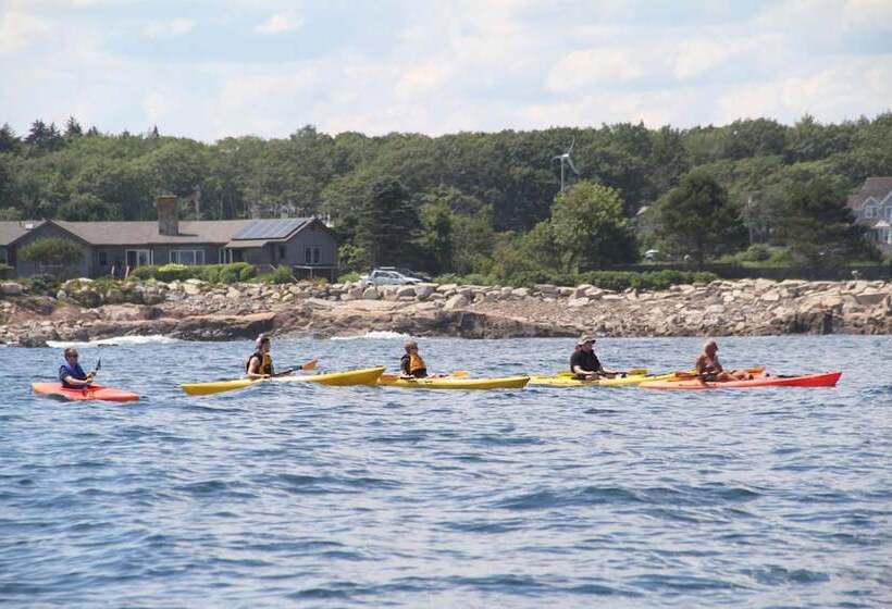 فندق Rhumb Line Resort