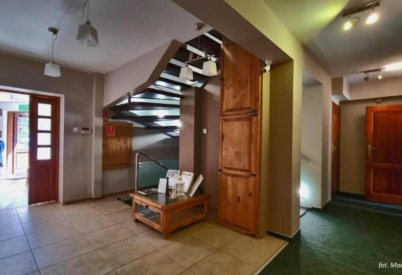 Отель Vertigo Narie