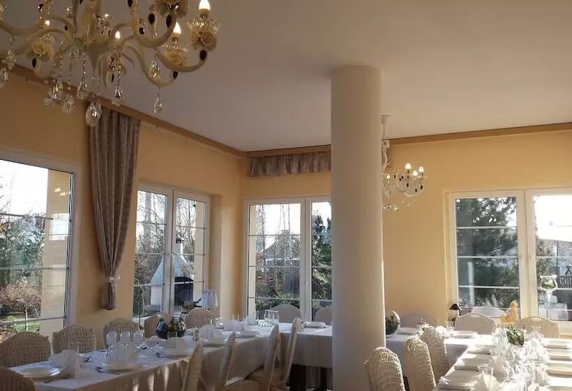 ホテル Villa Hubertus Kutno