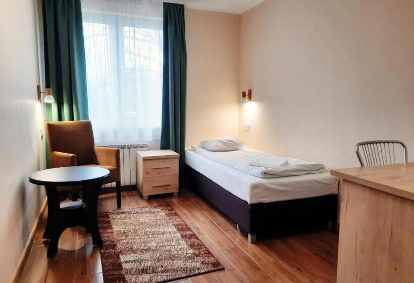 ホテル Zajazd Wrota Lasu