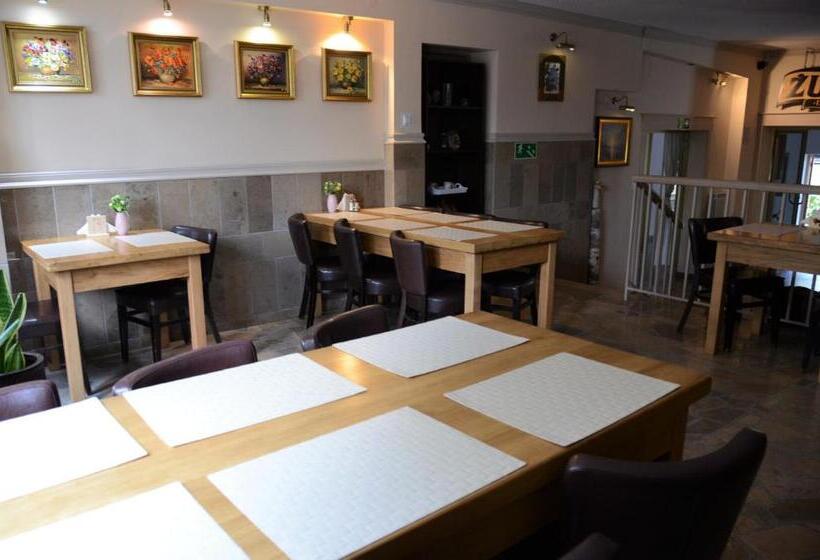 ホテル Zajazd Wrota Lasu