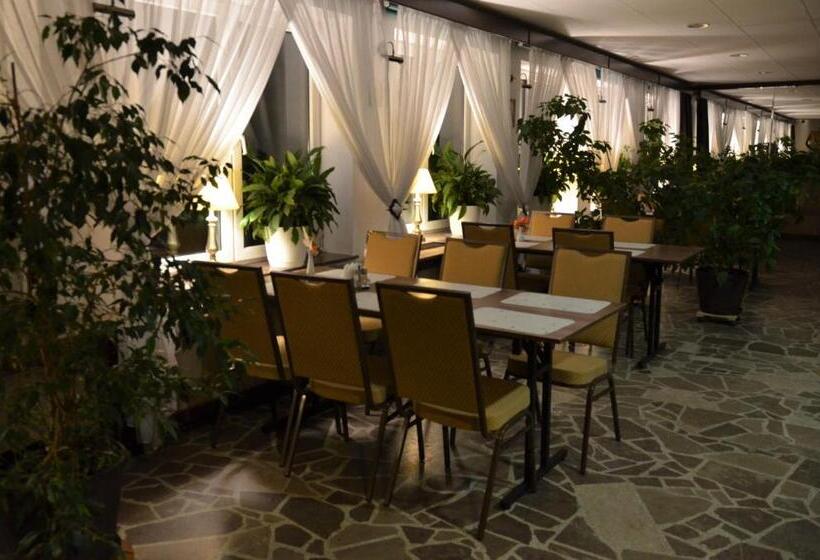 ホテル Zajazd Wrota Lasu