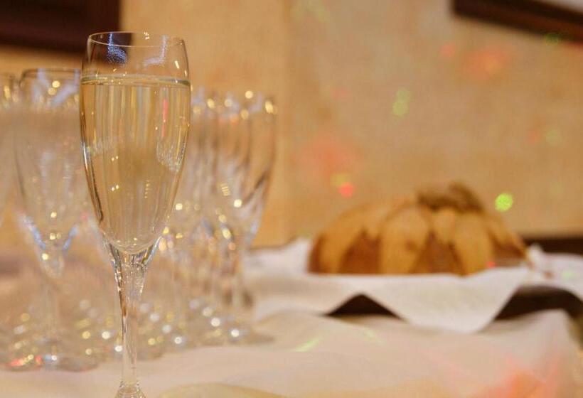 ホテル Zajazd Wrota Lasu