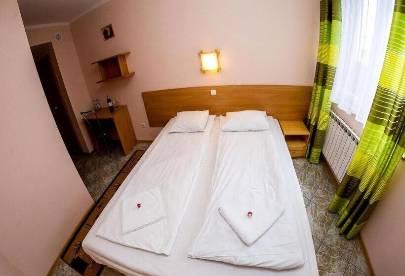 ホテル Zajazd Wrota Lasu