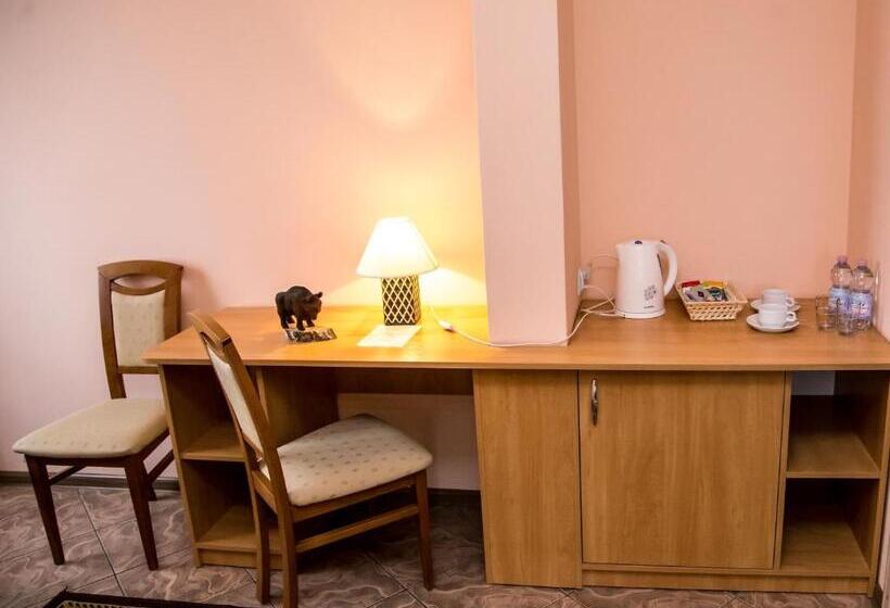 ホテル Zajazd Wrota Lasu