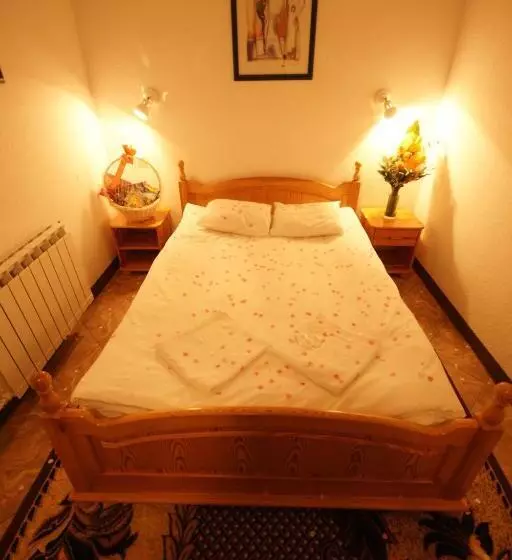 Hotelli Zajazd Wrota Lasu