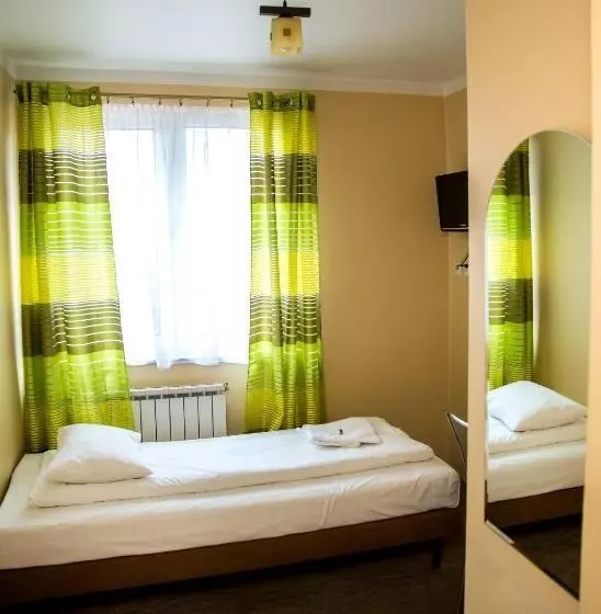 Hotelli Zajazd Wrota Lasu