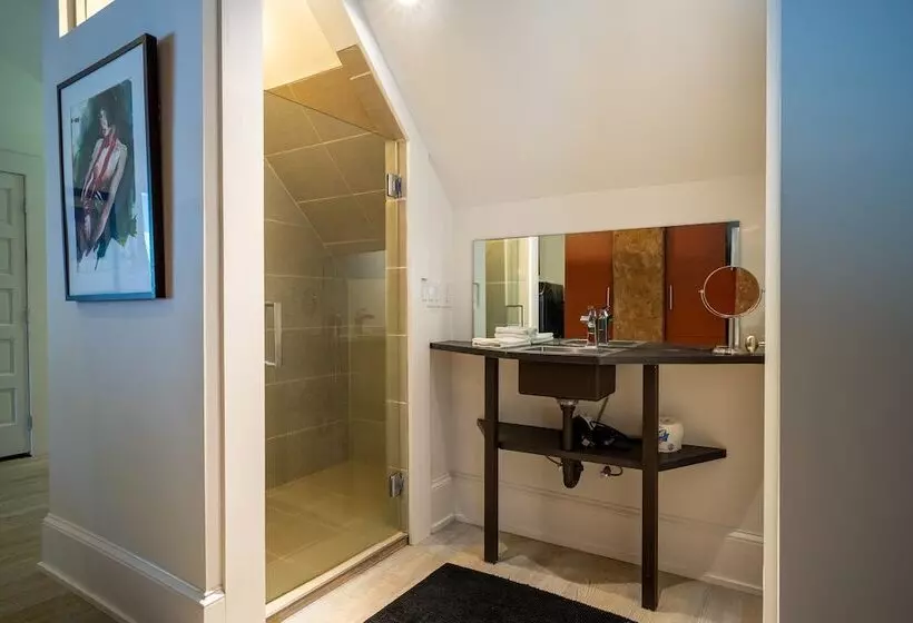 Auburn Bed And Breakfast