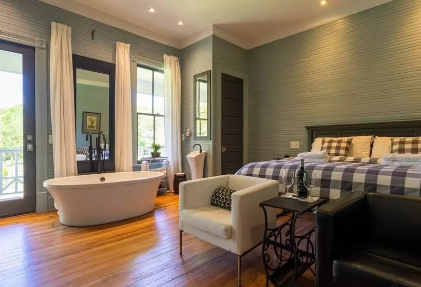 Auburn Bed And Breakfast