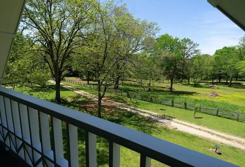 Auburn Bed And Breakfast