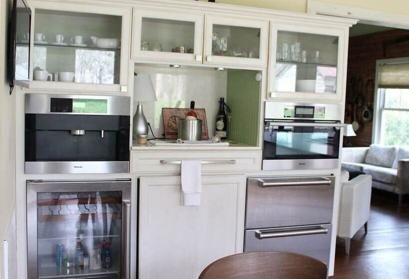 Auburn Bed And Breakfast