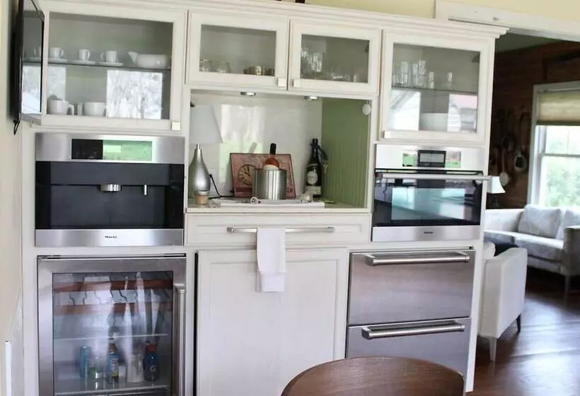 Auburn Bed And Breakfast